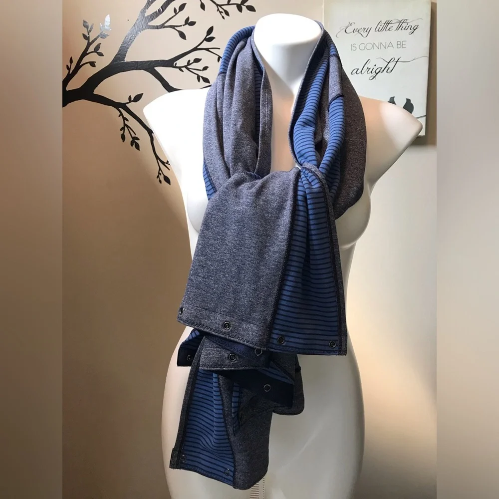 🐬 Lululemon Vinyasa Blue and Gray Striped Scarf